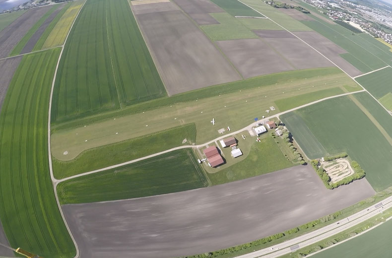 Flugplatz Dingolfing - Fallschirm-Tandemsprung Platz in Niederbayern nähe München, Landshut und Regensburg