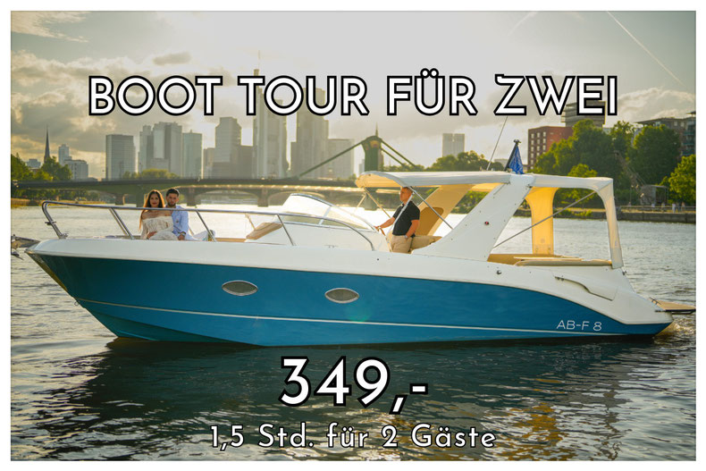 Heiratsantrag in Frankfurt auf einem Motorboot in Frankfurt mit Skylineblick