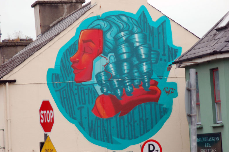 Coiffeurwerbung als Graffity in Letterkenny