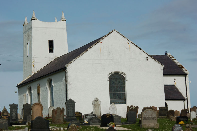 und auch an der Kirche und dem Friedhof von Ballintoy
