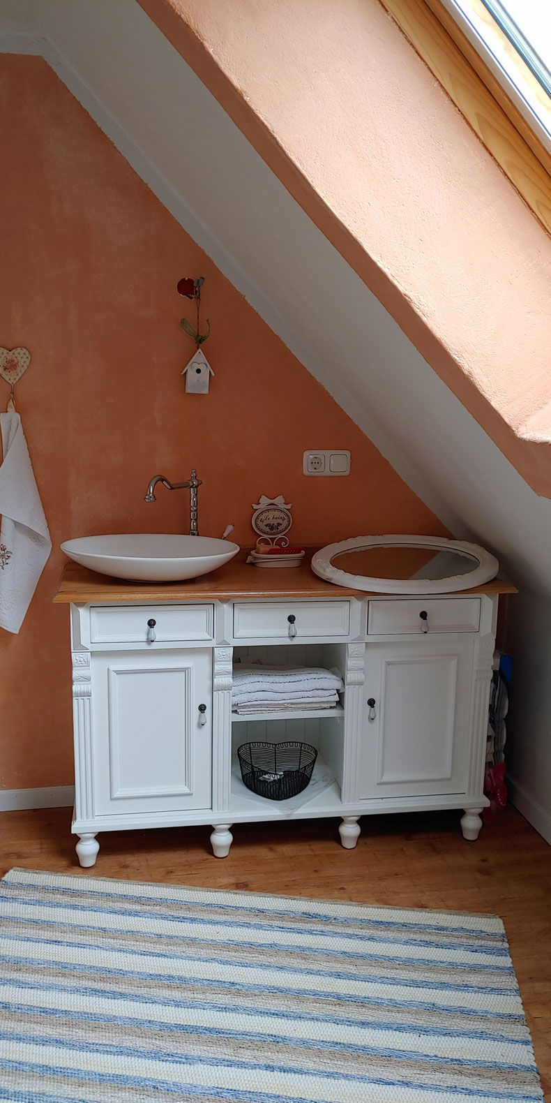 Doppelwaschtisch aus Massivholz