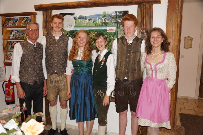 Laura, Eva, Johannes, Elias, Emanuel und Hannes Reisinger (v. r. n. l.)