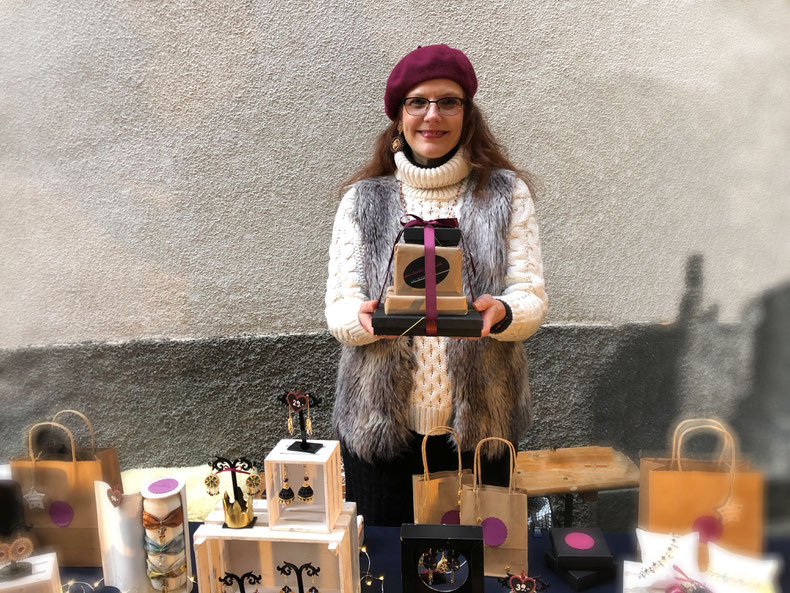 Weihnachtsmarkt im Dorfkern von Curio