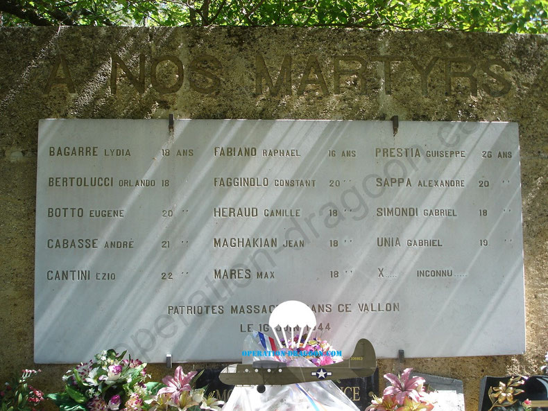 Monument de Saint Martin de Brômes, sur le bord de la départementale au lieu dit Vallon des Bayles.
