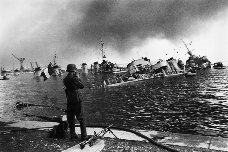 Sabordage de la flotte Française dans le port de Toulon le 27 novembre 1942.
