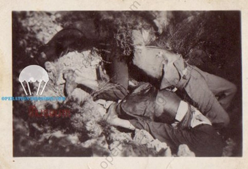 Corps des martyrs du Bessillon lors de la découverte d'un des charniers le 30 juillet 1944
