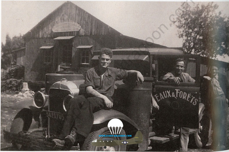 Pelenc, Août 1944 : La vieille Buick des Eaux et Forets de Brignoles, équipée de la chaudière gazogène, du garde résistant André CLAVEL qui est régulièrement utilisée par le maquis du Pelenc. Source fond privé UNGEMACH-BENEDITE