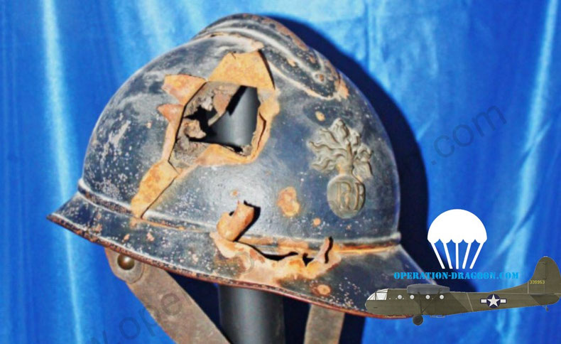 Casque impacté du gendarme René SCHEERS retrouvé lors de la vente de la maison de famille à Moissac et offert à la brigade de gendarmerie de Draguignan.