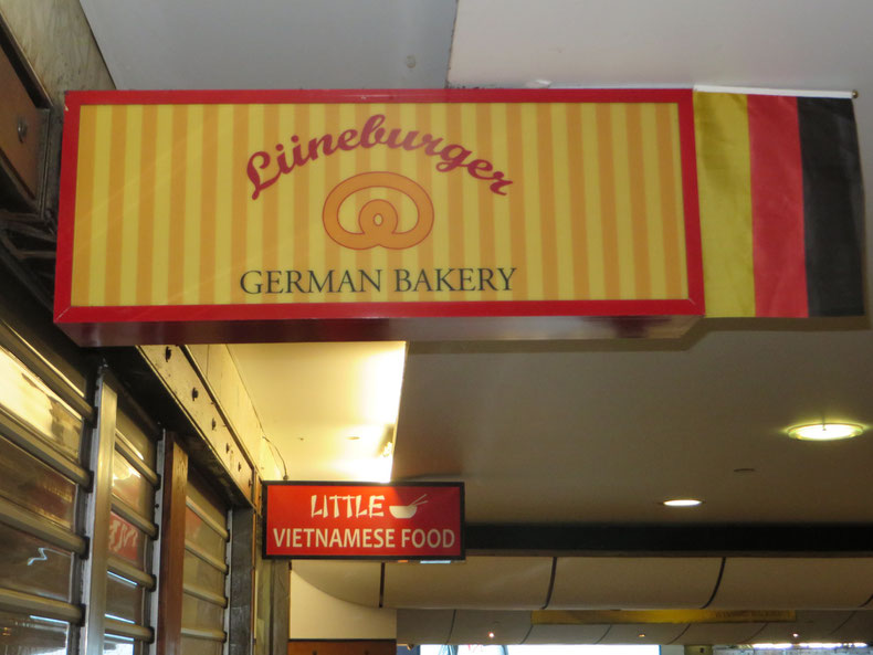 Einfach ohne Worte. Wir Norddeutschen sind auch überall. :-) Leider hat die Bäckerei geschlossen.