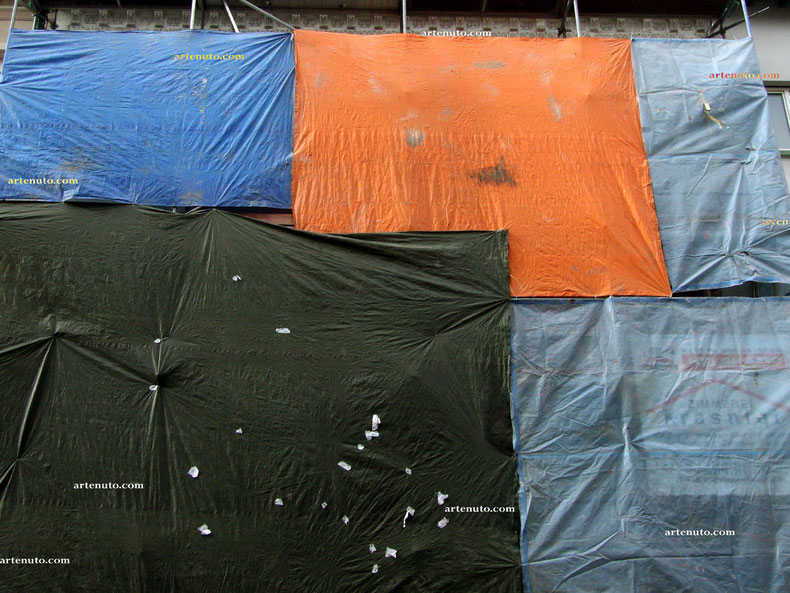 Vielleicht Piet Mondrian? Oder Christo und Jeanne-Claude? - Sanierung in Karlsruhe, 2008
