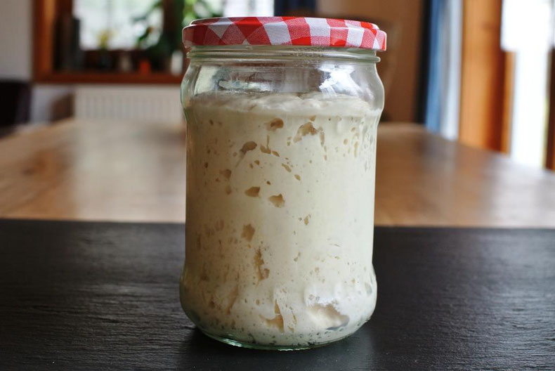 Sauerteig Lievito Madre züchten und füttern