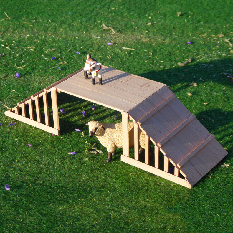 Produktansicht vom Kletterbogen aus Holz mit Schleich® Tieren