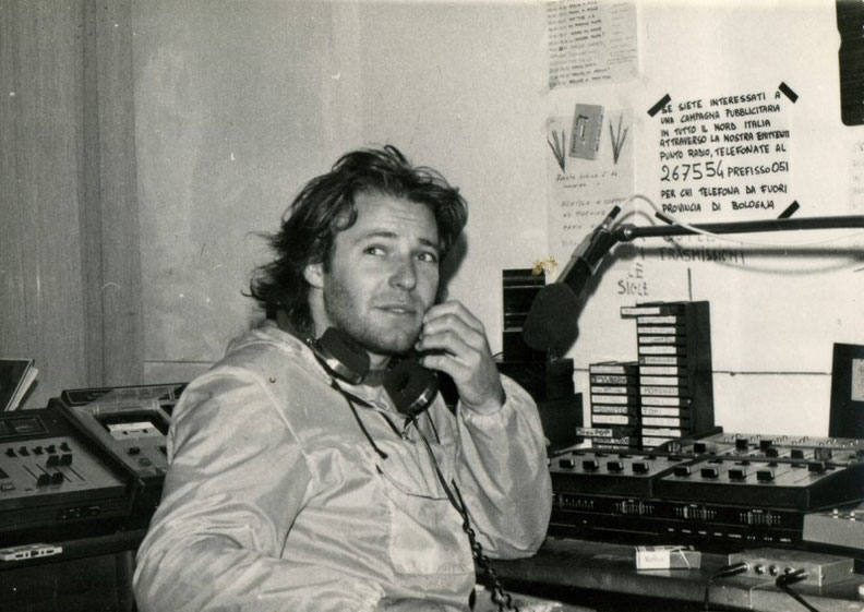 vasco rossi dietro la console quando era dj