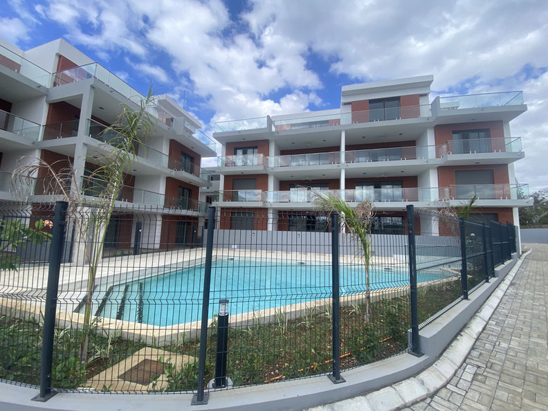 nouvelle résidence SAMUDRA d'appartements et penthouses livrés Ground +2 R+2 à TROU AUX BICHES plage à pied nord Île Maurice par JINVESTY ILE MAURICE