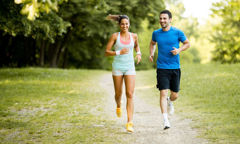 Mann und Frau Joggen