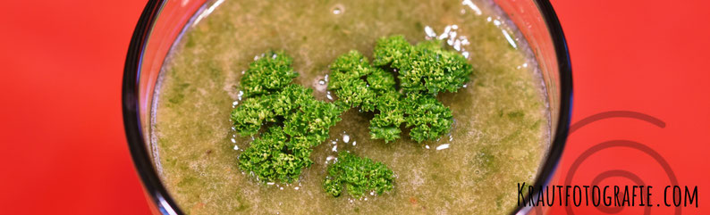 Kräutersalz, krautfotografie.com, Kraut+Fotografie, Kräuterkulinarik, Kräuter, krautblog.com, Zero Waste, Nachhaltigkeit, Sustainability, regional, saisonal, biologisch, Kraut, Smoothie, Quiche, Strudel, Frigga, Gemüse, Resteverwertung, reducefoodwaste