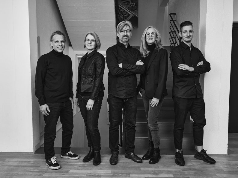 Gruppenfoto der Teammitglieder der Poletti Spuler Partner AG in Ennetbaden
