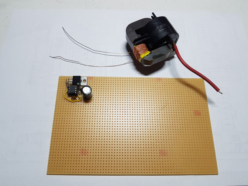 Bild1:     HV Trafo aus einem Laserkopierer