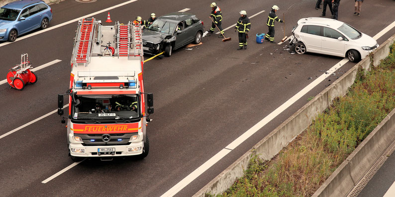 10.09.2022 - Billstedt - Mehrere verletzte nach Verkehrsunfall auf der Autobahn.