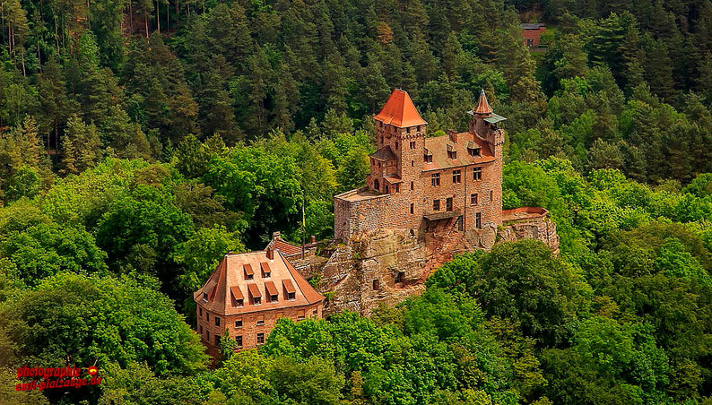 Burg Berwartstein aus der Serie "Nur Fliegen ist schöner" 