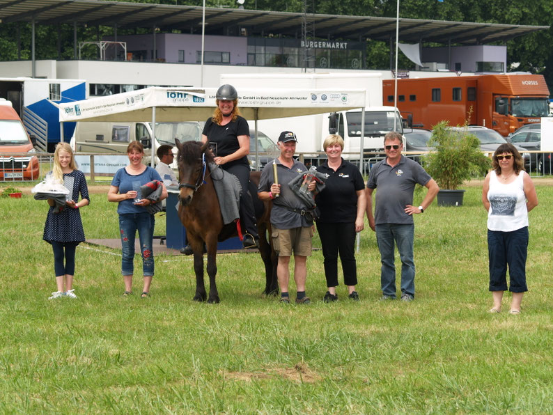 1.Platz Erwachsene Peter Kames 1218km   1. Platz Kinder Lucy Hoos