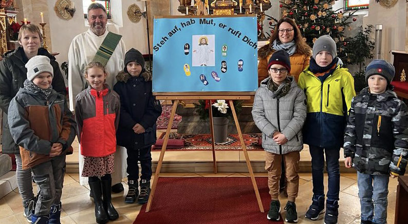 Auf dem Foto von links: Evelyn Schmidhuber, Dominik Steinweber, Simone Schmidhuber, Diakon Uli Hümmer, David Duleba, Julian Ohlenforst, Sabine Bauer, Nathaniel Pilch, Manuel Bauer (Nicht auf dem Bild Johannes Gschaider)