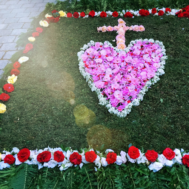 Blumenteppich aus der Pfarrei Neufraunhofen