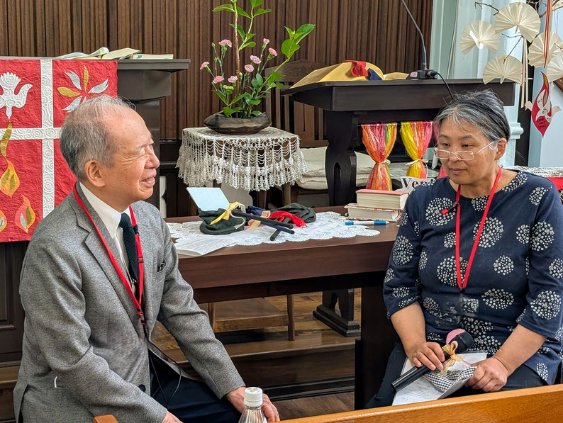 2026年5月31日（日）礼拝の中でおこなっているみんなの教会学校では、インタビュー礼拝という時間を過ごしました。信仰生活の長い泰さんに校長先生の久美さんが問い掛けました。あたたかで、いい時間でした！この日は十文字平和教会とのWebでの合同礼拝でした。