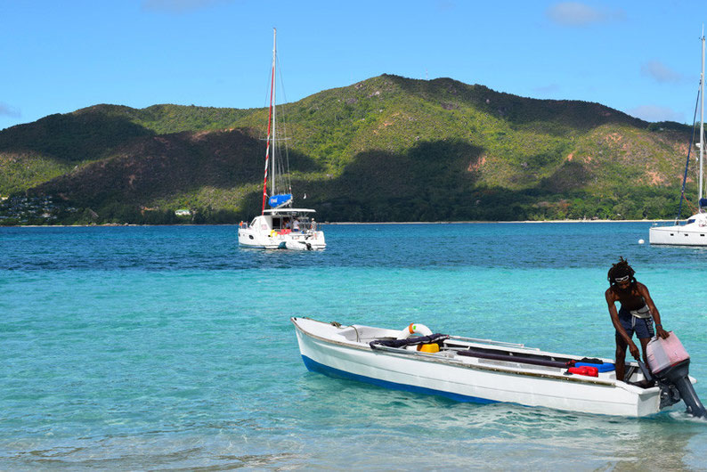 Our trip to the beautiful Seychelles islands - Crossing the sea by boat to arrive to the Curieuse Island