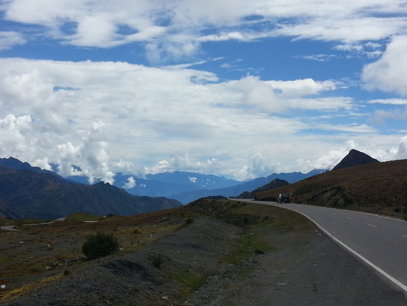 Cycling down from 4900 m - Day 1 of the Inca Jungle Trek