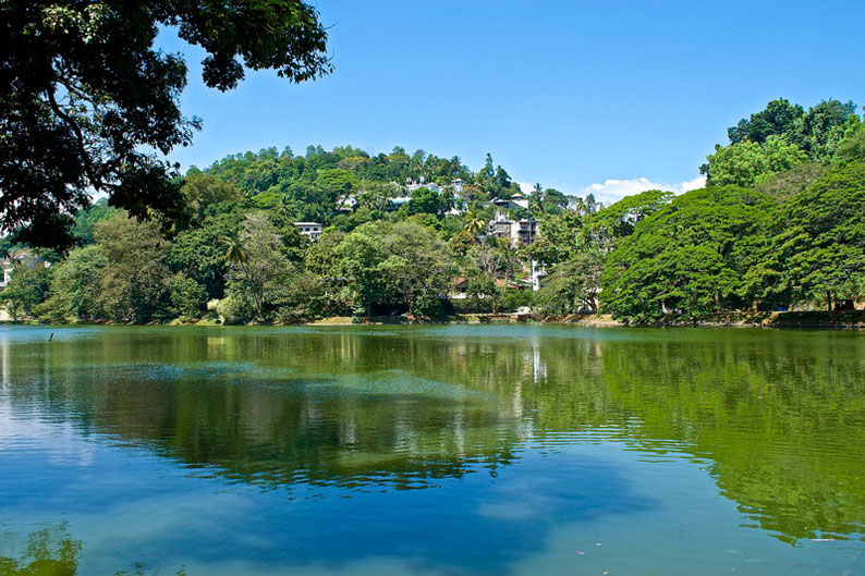 9 Days in Sri lanka - Lake in Kandy