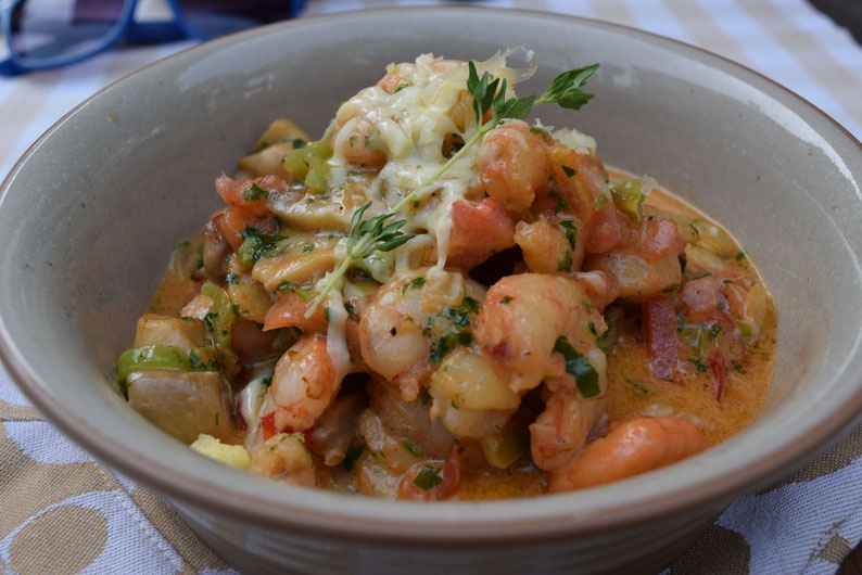 Turkish food - Shrimps in casserole