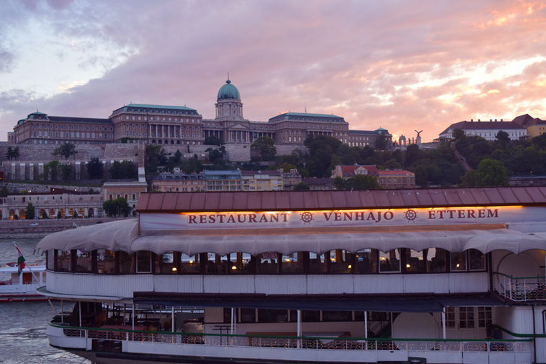 Budapest on a Weekend - Romantic dinner on a ship cruise