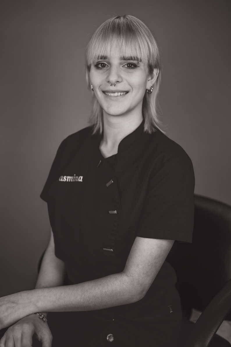 Jasmina Waschek , Jungstylistin