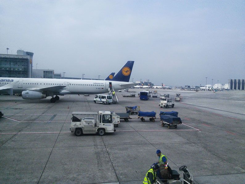 Aeroporto de Frankfurt, embarcando para Hamburg.