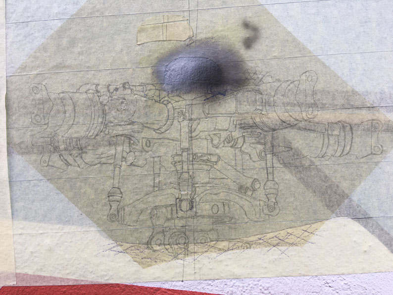 Danach auf Kreppband kopiert, an die Wand gebracht und Maskierteile ausgeschnitten.