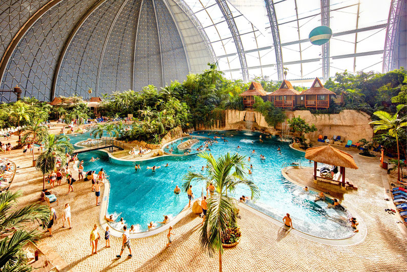 Freizeit- und Badespaß bei ganzjährig tropischen Temperaturen: Die Abenteuerwelt "Tropical Islands", unweit von Berlin gelegen, ist ein Erlebnis für die ganze Familie. Foto: djd/Tropical Islands