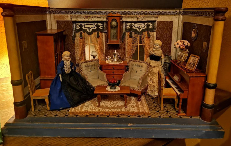Antike Puppenstube