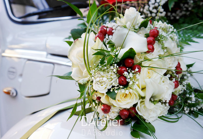 Bouquet red and white, bouquet with berries, Autumn wedding bouquet