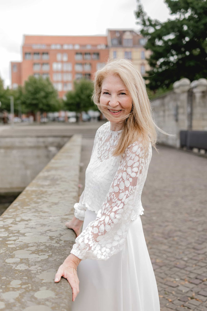 Brautkleider für die zweite Hochzeit und Brautmode für ältere Bräute