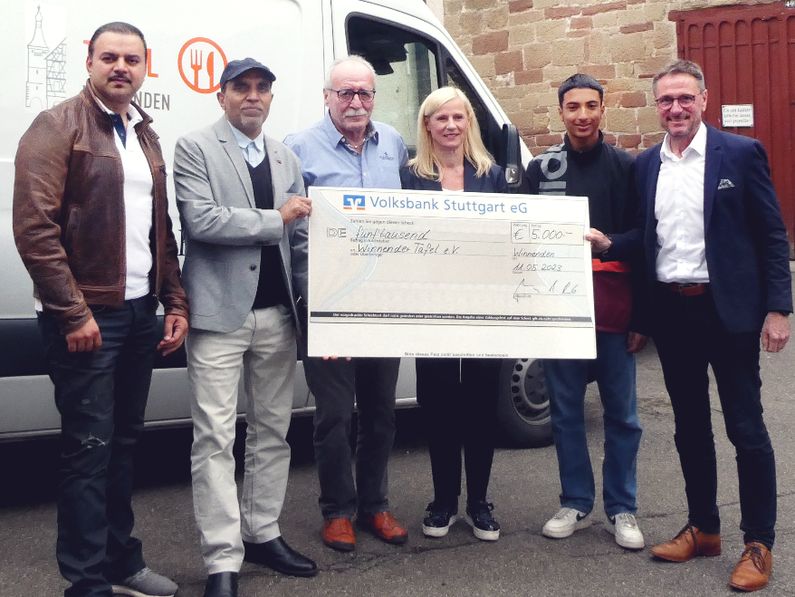 Ahmadiyya Muslim Jamaa WN u. Bürgerstifung Winnenden spenden dem TAFELLADEN Winnenden 5.000 € für den Zukauf von haltbaren Lebensmittel