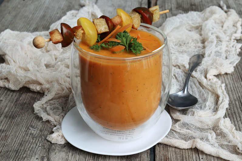 Karotten-Tomaten-Zucchinisuppe
