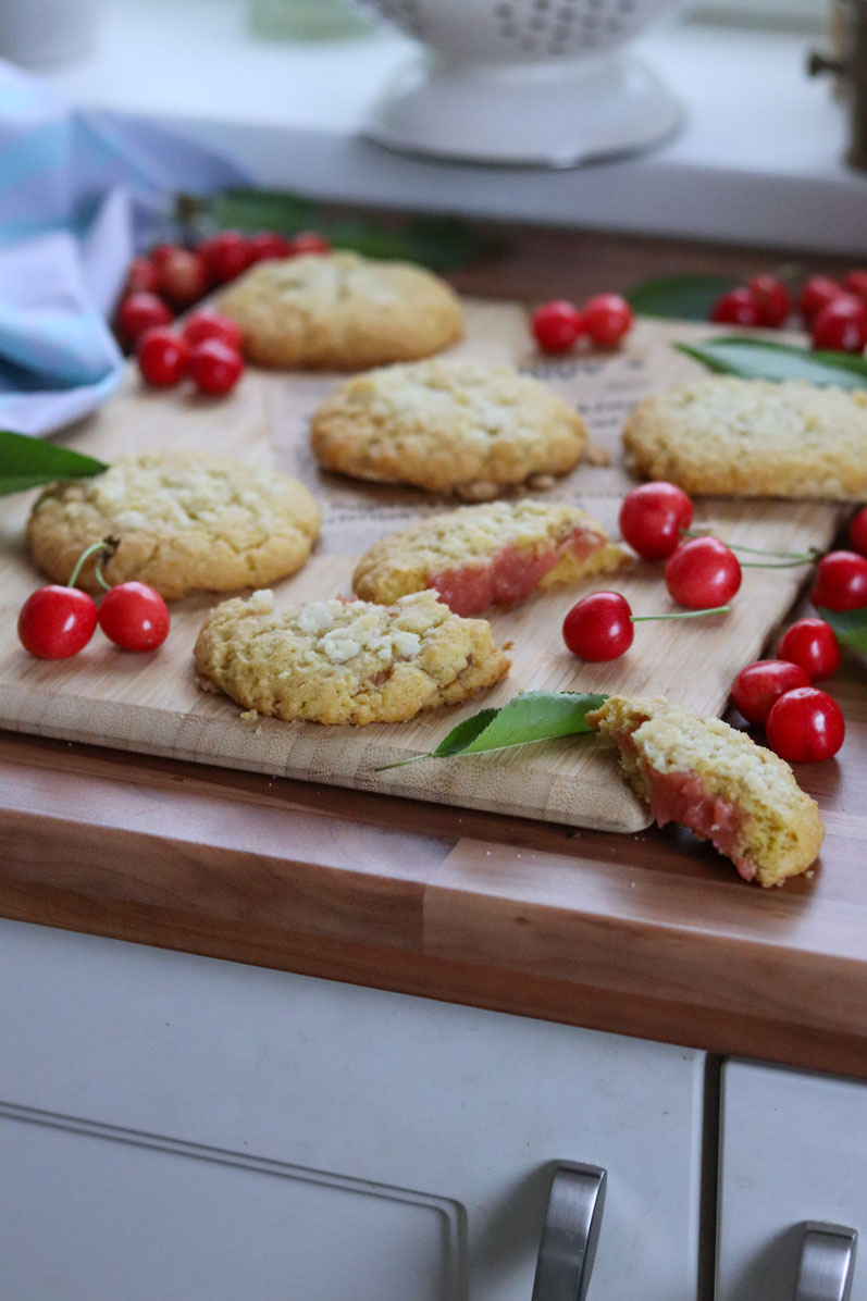 Kirsch Crumble Cookies