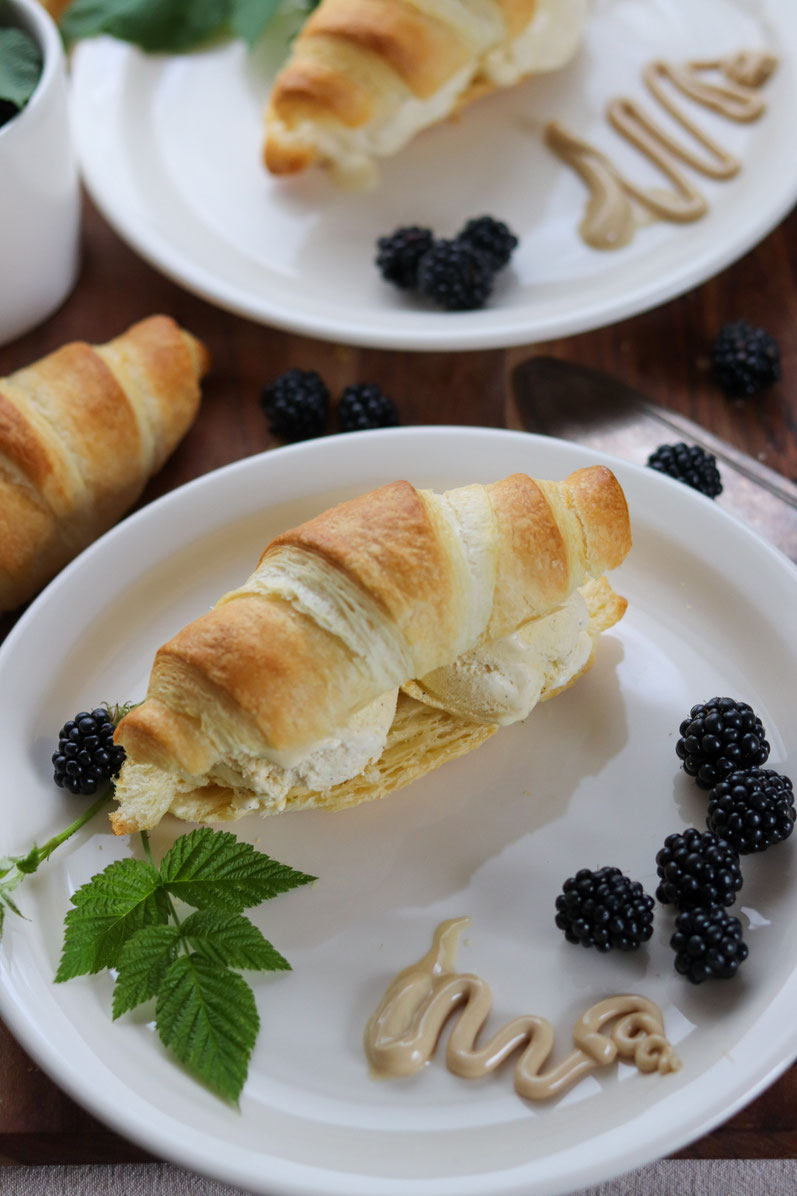 gefülltes Eiscroissant
