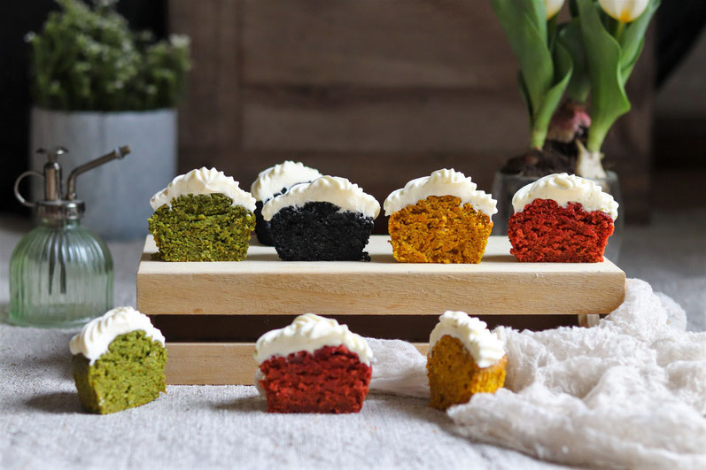 bunte Karottenmuffins mit Frosting