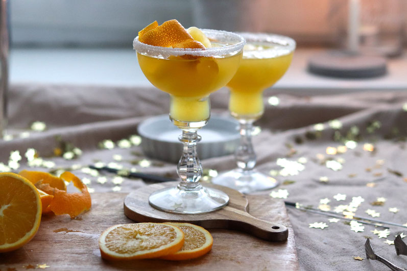 Orangen-Maracuja-Cocktail