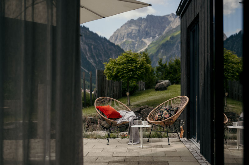 WALSER ART im Kleinwalsertal Design trifft Tradition, Gemütlichkeit trifft Stil. Neun ApARTments im Kleinwalsertal – für alle, die Urlaub ganz nach ihrer eigenen ART erleben wollen.