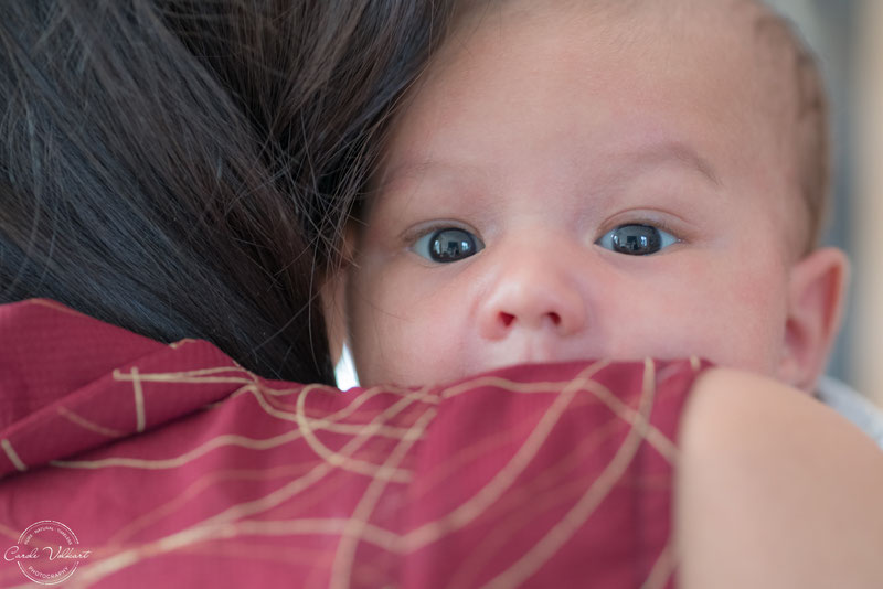 10 Tipps für süsse Babyfotos Zuhause, Babies zu Hause fotografieren, Tipps und Tricks Babyfotografie Zuhause, Fotografieren mit Tageslicht am Fenster, Neugeborenenfotografie, Babyshooting, Babyfotografie