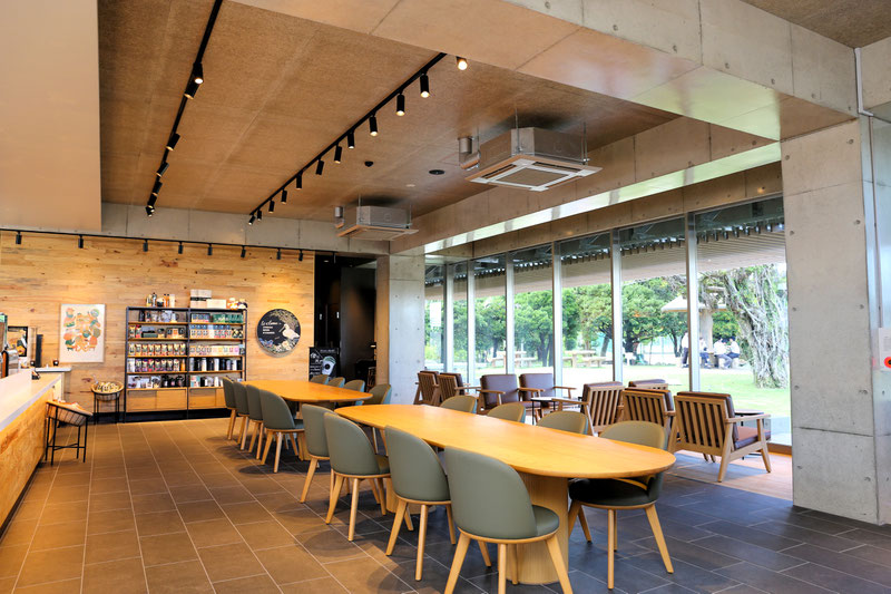 「スターバックス コーヒー 那覇鏡原店」店内1