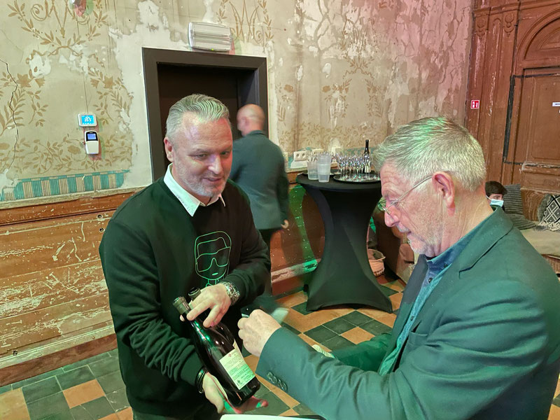 Met Jazzper Van Papeghem, best sommelier of Belgium 2017, gewezen sommelier de Jonkman van Filip Claeys **, wijnspecialist Bottleadvice. liefhebber natuurwijnen.